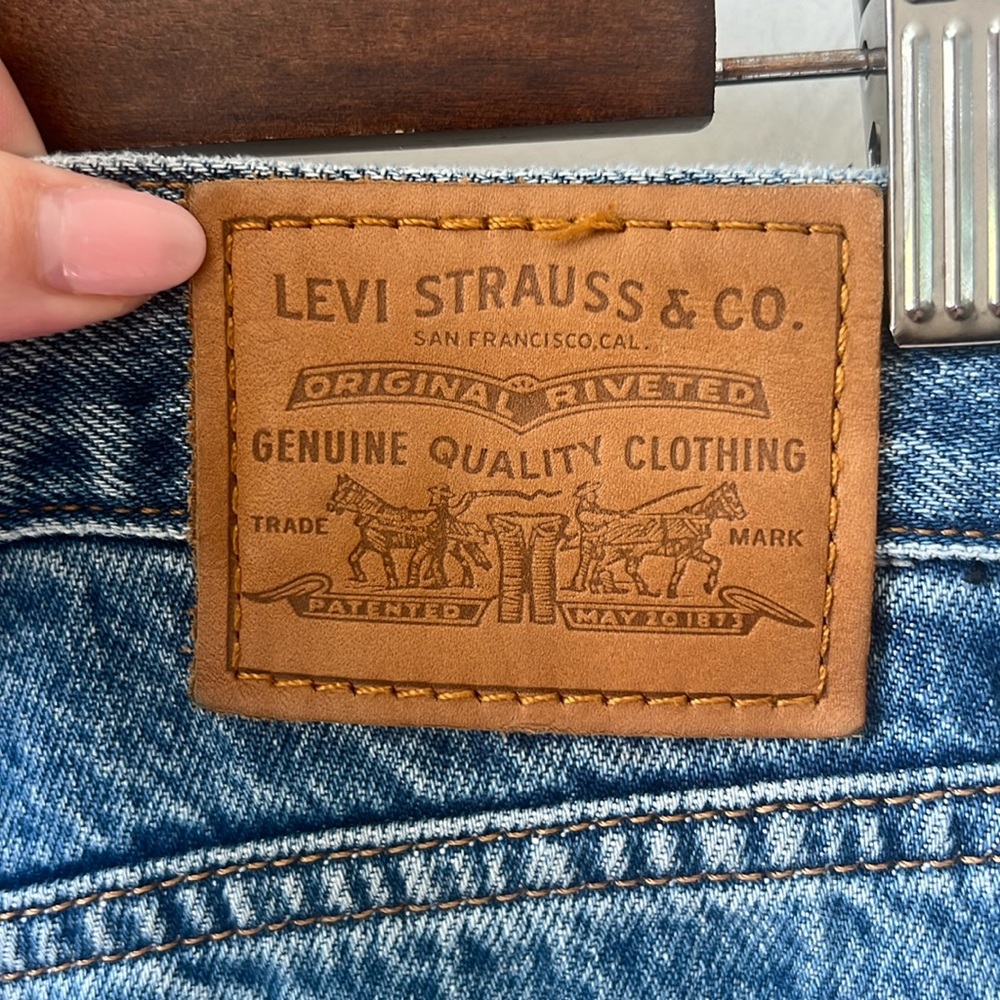 NEW Levi’s Women’s Wedgie Straight Leg Raw Hem Jeans - Picture 7 of 9
